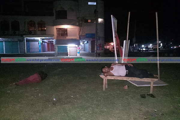 কর্মব্যস্ত শরীর নিয়ে খোলা আকাশের নিচে রাত কাটে তাদের 