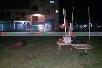 কর্মব্যস্ত শরীর নিয়ে খোলা আকাশের নিচে রাত কাটে তাদের 