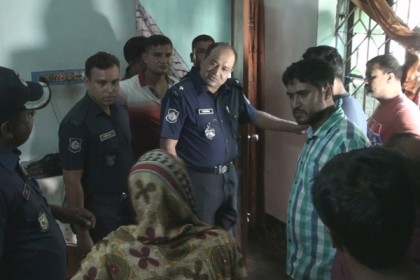 সাতক্ষীরায় দুই বাড়িতে দুর্ধর্ষ ডাকাতি 