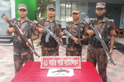 বেনাপোলে পিস্তল ও দুই রাউন্ড গুলি উদ্ধার 