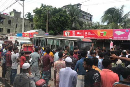 রাজধানীতে বাস-লেগুনা সংঘর্ষে শিশুসহ নিহত ৩, আহত ২০