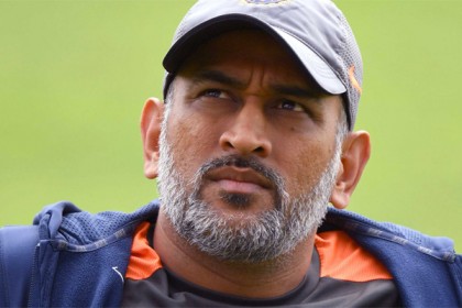 ধোনির অবসর নিয়ে গুঞ্জন