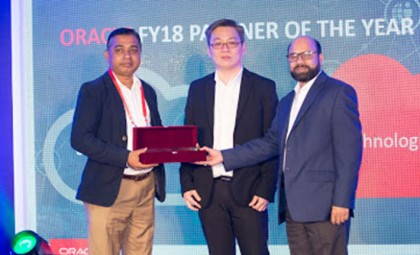 ওরাকল পার্টনার অফ দি ইয়ার পুরস্কার পেল ‘আমরা’