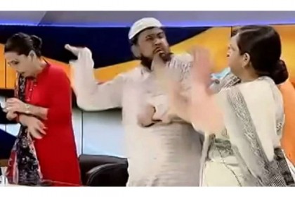 'তিন তালাক' নিয়ে লাইভ টিভি শো’তে এ কী কাণ্ড!