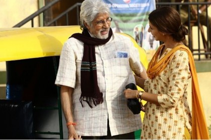 অবশেষে বাবার সঙ্গে জুটি বেঁধে অভিনয়ে অমিতাভ কন্যা