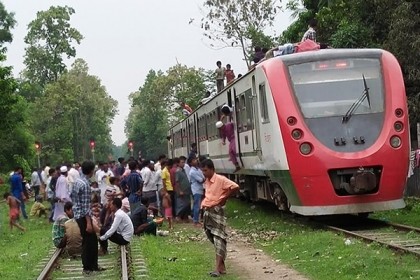 ঢাকা-ময়মনসিংহ রুটে ট্রেন চলাচল বন্ধ