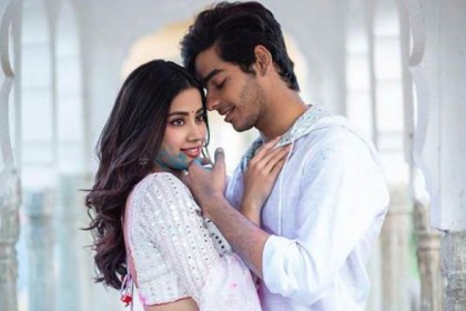 প্রথম দিনেই রেকর্ড আয়ের সম্ভাবনা জাহ্নবী-ঈশানের ছবি