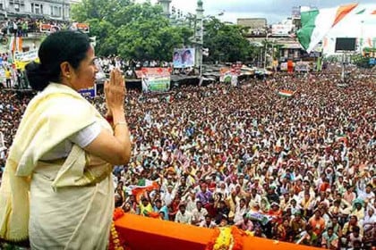 এবার দিল্লি দখলের ডাক মমতার