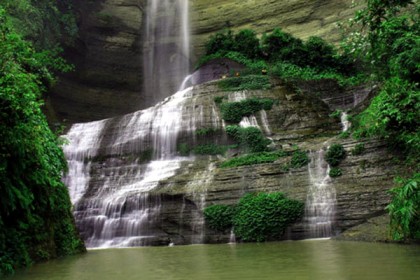 নবরূপে সেজেছে পাহাড়ি ঝর্ণা