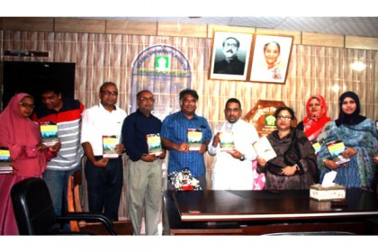 ইবি শিক্ষকের বইয়ের মোড়ক উন্মোচন