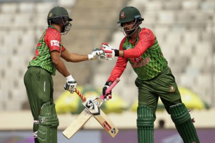 সাকিব-তামিমের ব্যাটে এগুচ্ছে বাংলাদেশ