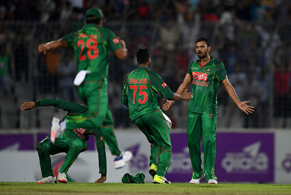 প্রথম ওয়ানডেতে দুর্দান্ত জয় পেল মাশরাফিরা