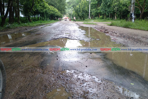 চবির রাস্তাগুলোর বেহাল দশা