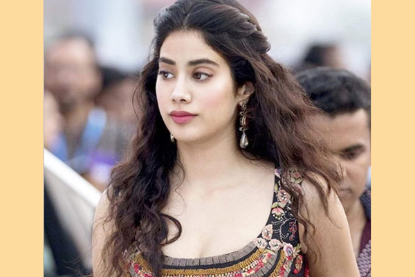 বিকিনিতে আপত্তি নেই জাহ্নবীর