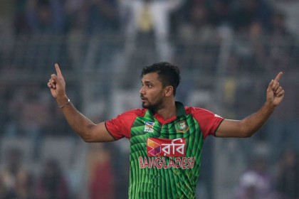 এভিন লুইসকে ফেরালেন মাশরাফি