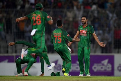 প্রথম ওয়ানডেতে দুর্দান্ত জয় পেল মাশরাফিরা