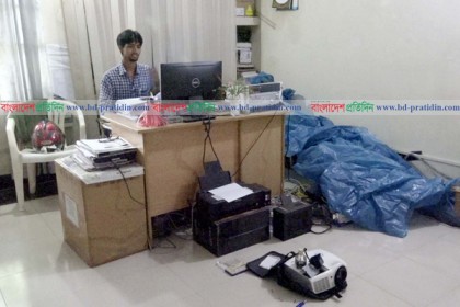 ধসের ঝুঁকিতে লক্ষ্মীপুর পুলিশ সুপারের কার্যালয়
