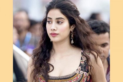 বিকিনিতে আপত্তি নেই জাহ্নবীর