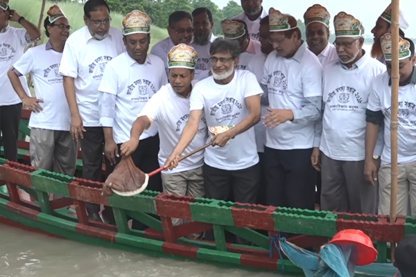 বাকৃবিতে জাতীয় মৎস্য সপ্তাহ উদযাপন

