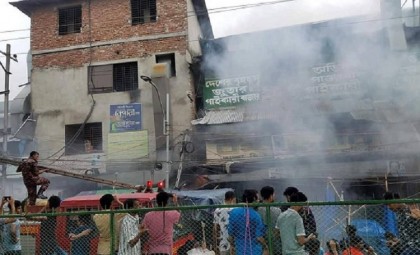 নিয়ন্ত্রণে বঙ্গবাজার মার্কেটের আগুন