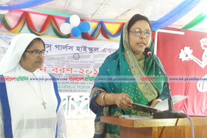 নিজের শিক্ষা কাজে লাগিয়ে দেশকে এগিয়ে নিতে হবে: চুমকি

