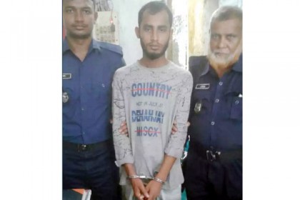 মাদকসেবী সন্তানকে কারাগারে পাঠিয়েছেন বাবা
