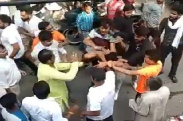 হিন্দু নারীকে বিয়ে করতে এসে গণপিটুনির শিকার মুসলিম যুবক 
