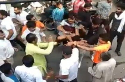 হিন্দু নারীকে বিয়ে করতে এসে গণপিটুনির শিকার মুসলিম যুবক 