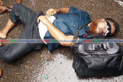 প্রকাশ্যে মহাসড়কের পাশে লাশ ফেলে পালাল দুর্বৃত্তরা