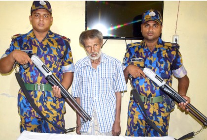 বগুড়ায় ইয়াবাসহ বৃদ্ধ গ্রেফতার