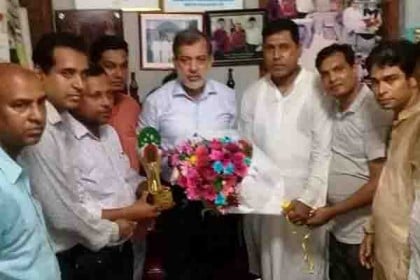 বৃক্ষরোপণে জাতীয় পুরস্কারপ্রাপ্ত ফজলে করিমকে সংবর্ধনা
