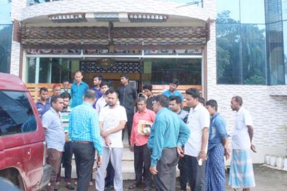 লক্ষ্মীপুরে অনুমোদনহীন ৫ রেস্তোরা বন্ধ, জরিমানা 

