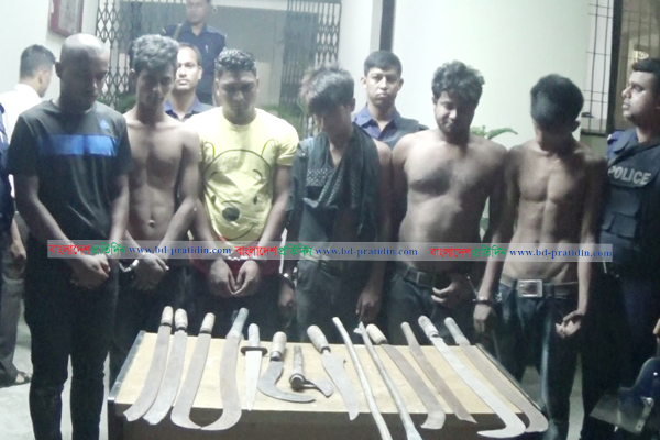 কিশোরগঞ্জে দেশীয় অস্ত্রসহ আটক ৬


