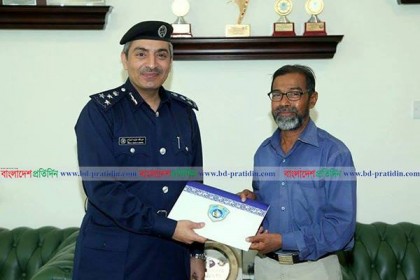 কাতারে অপরাধী ধরতে সহায়তা করায় বাংলাদেশিকে সম্মাননা