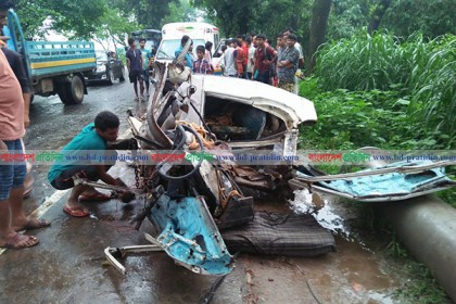 ধামরাইয়ে সড়ক দুর্ঘটনায় চালক ও হেলপার নিহত