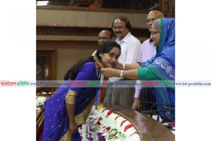 প্রধানমন্ত্রী স্বর্ণপদক পেলেন মাদারীপুরের শম্পা