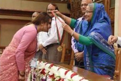 প্রধানমন্ত্রী স্বর্ণপদক পেলেন টেকনাফের সুমাইয়া