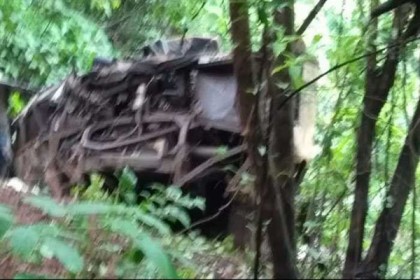 মুম্বাইয়ে সড়ক থেকে বাস ছিটকে পড়ে ২০ শিক্ষার্থী নিহত