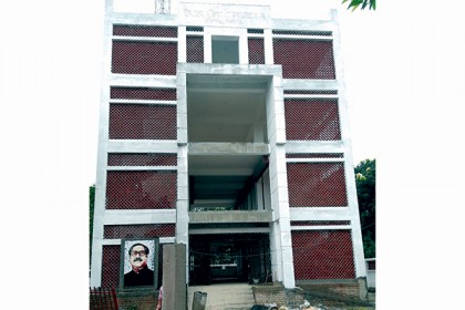 উদ্বোধনের অপেক্ষায় বোচাগঞ্জ মুক্তিযোদ্ধা কমপ্লেক্স