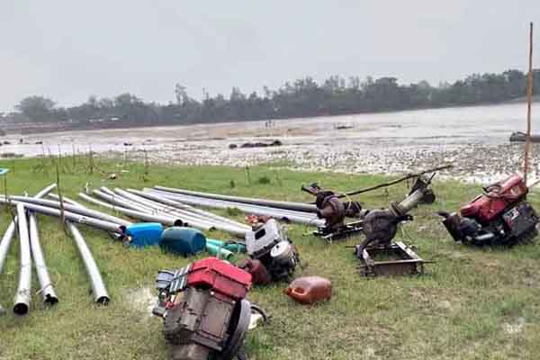 চকরিয়ায় মাতামুহুরী নদীতে অবৈধভাবে বালু উত্তোলন বন্ধে অভিযান

