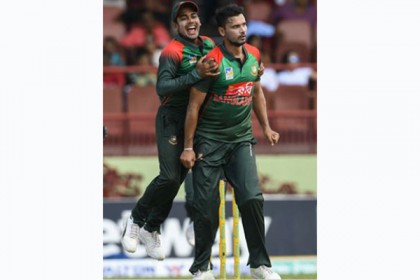 ক্যারিবীয় শিবিরে শুরুতেই মাশরাফির হানা

