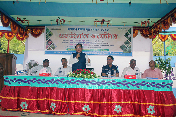 চাঁপাইনবাবগঞ্জে সপ্তাহব্যাপী ফলদ ও বনজ বৃক্ষ মেলার উদ্বোধন