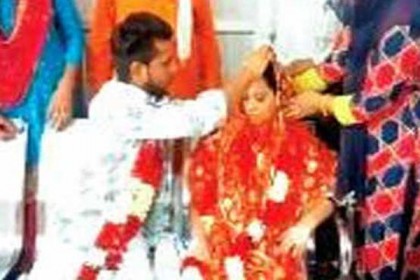 পরিবারের অমত, অতঃপর ক্যাফেতে বিষপান করে আইসিইউতে বিয়ে!
