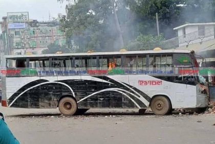 সায়েন্স ল্যাবরেটরিতে বাসে আগুন