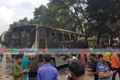 উত্তরায় দুটি বাসে আগুন, গাড়ি ভাঙচুর