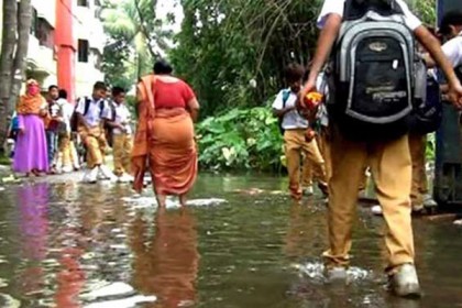 নাটোরে টানা বর্ষণে বিপর্যস্ত জনজীবন