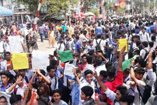 'উই ওয়ান্ট জাসটিস' স্লোগানে মুখরিত নারায়ণগঞ্জ