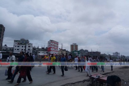রাজধানীতে গণপরিহনের সংকট, যাত্রীদের ভোগান্তি