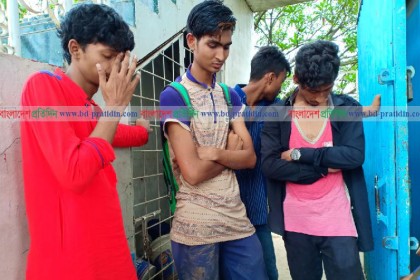 সাইনবোর্ডে ছাত্রসহ ৪ জনকে মারধর যানবাহন শ্রমিকদের