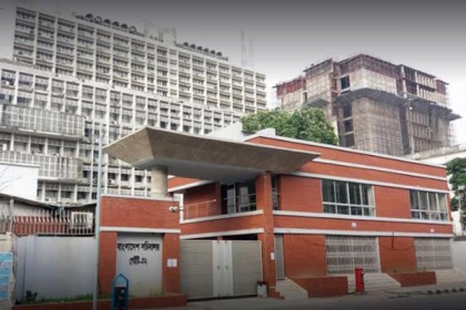 সচিবালয়ে ৩ মন্ত্রীর সঙ্গে বৈঠকে পরিবহন মালিক-শ্রমিকরা